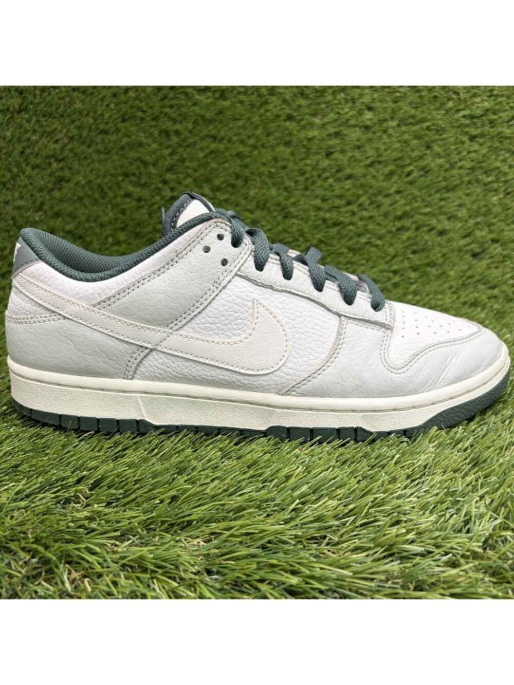 Nike Dunk Low Retro SE Mens Size 9.5 White Green Athletic Leather Shoes Sneakers